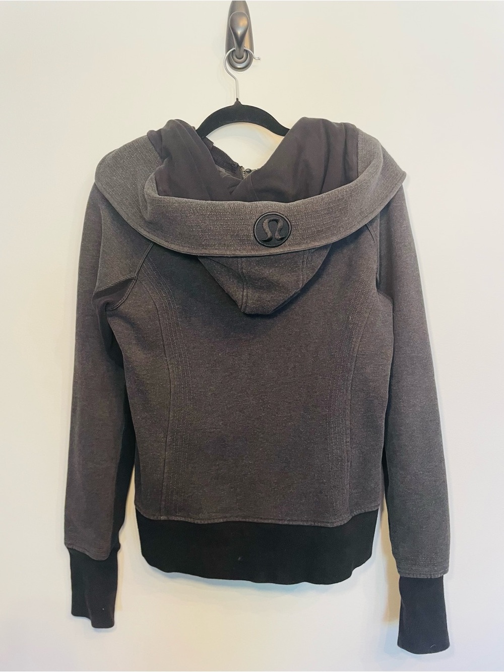 Lululemon Scuba Hiver 2013 limited edition editionBlack Zip Hoodie - Picture 3 of 9